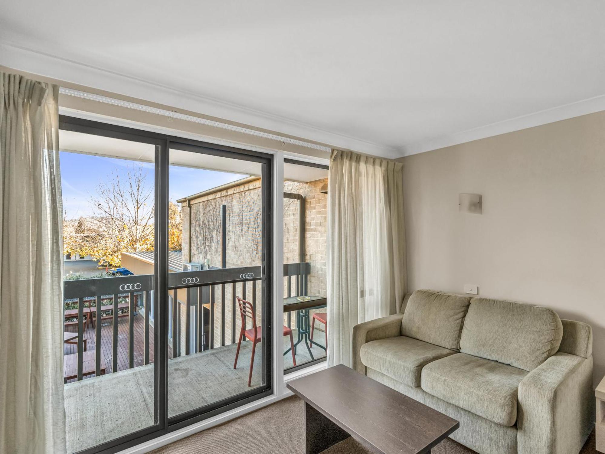 Tall Trees Ainslie Hotel 4*