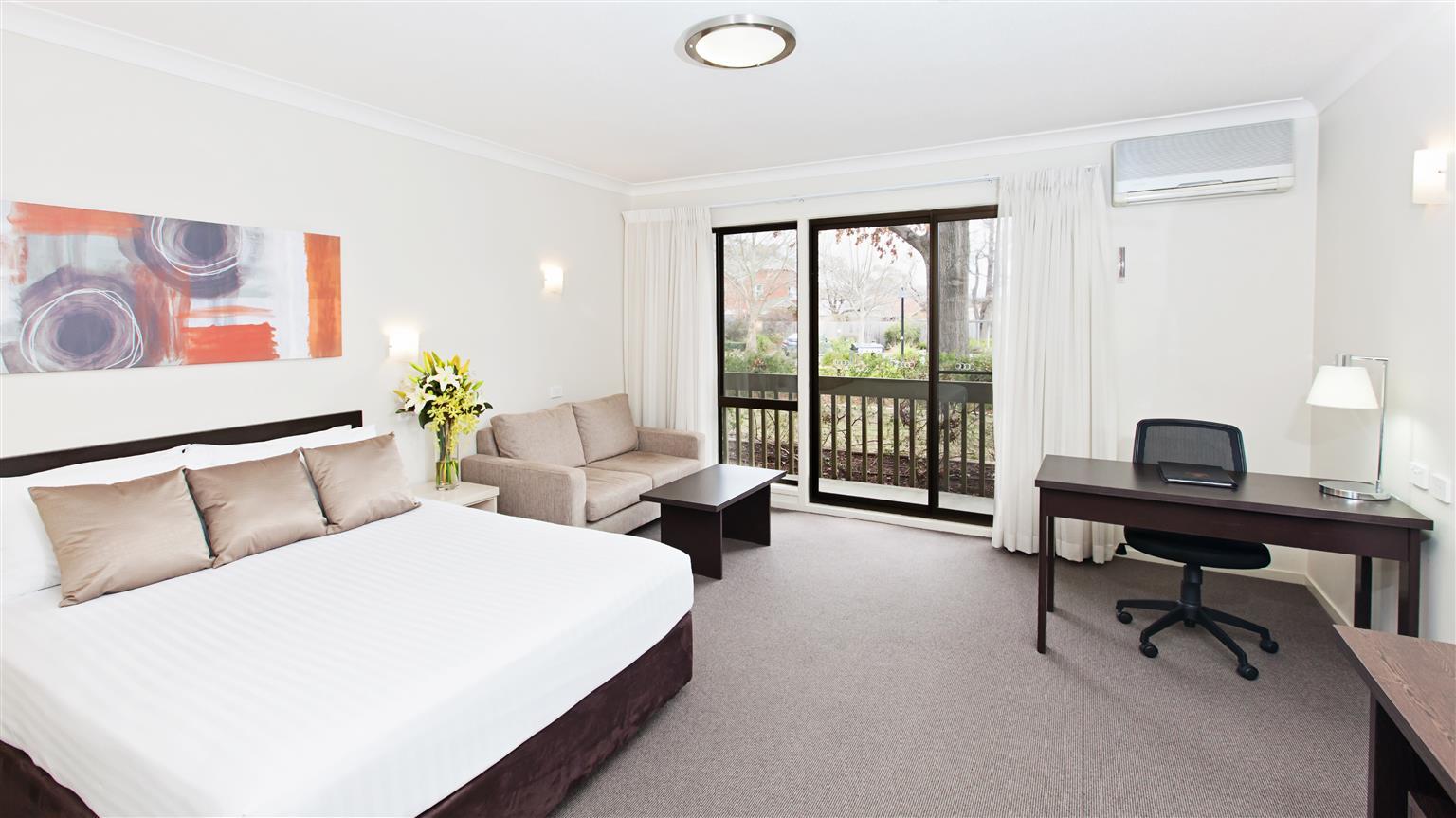 Tall Trees Ainslie Hotel